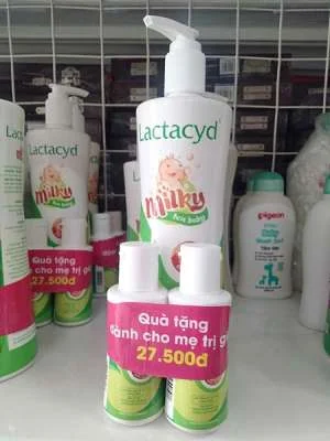 sua-tam-goi-lactacyd-milky-500ml-co-voi