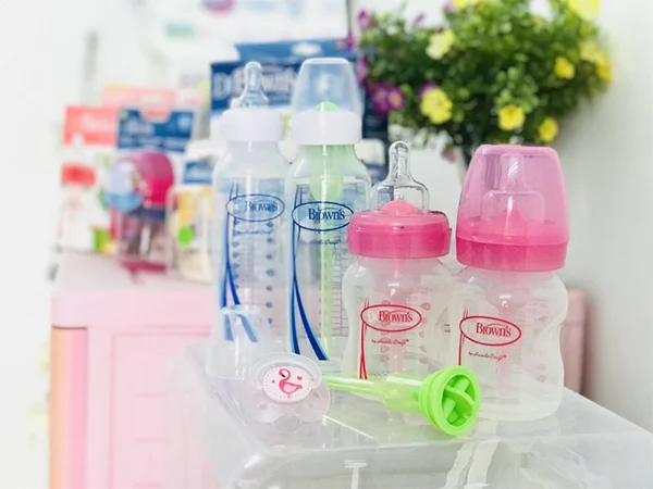 REVIEW Từng đặc điểm riêng của các loại bình sữa cho trẻ sơ sinh đang được các mẹ quan tâm