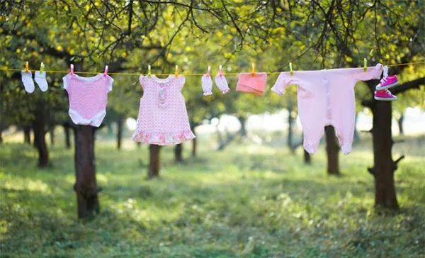 Dnee nước giặt quần áo cho trẻ sơ sinh cực kỳ an toàn cho da của bé