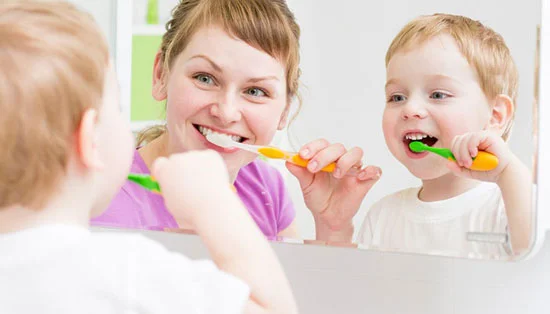 Kem đánh răng và bàn chải dành riêng cho bé