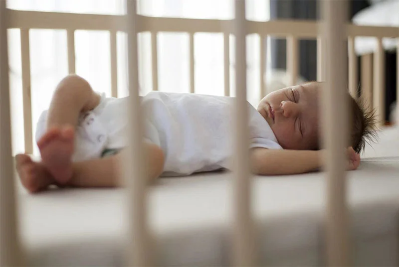 Lý do ba mẹ nên lựa chọn giường cũi cho bé bằng gỗ