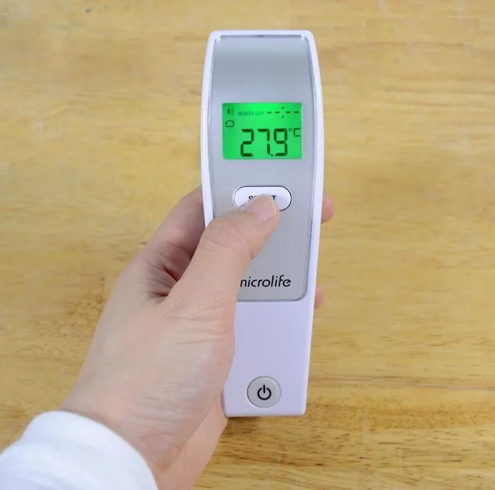 nhiệt kế đo trán microlife