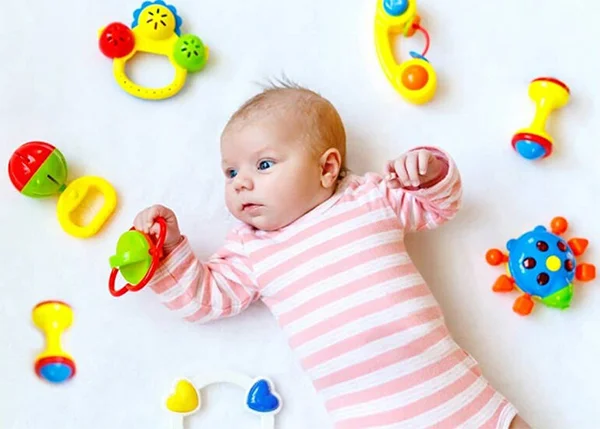 Tại sao nên lựa chọn những bộ đồ chơi xúc xắc cho bé sơ sinh