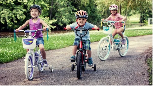 Có nên cho bé sử dụng xe thăng bằng trước khi đi xe đạp trẻ em?