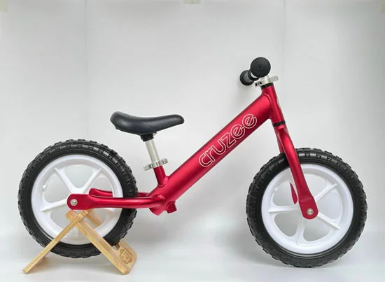 Xe đạp cân bằng Cruzee bánh đặc 2022 màu đỏ