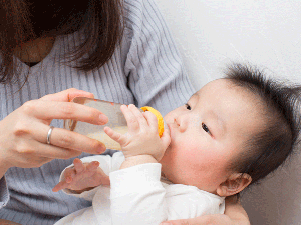 Kinh nghiệm mua bình sữa cho trẻ sơ sinh của mẹ Min Min