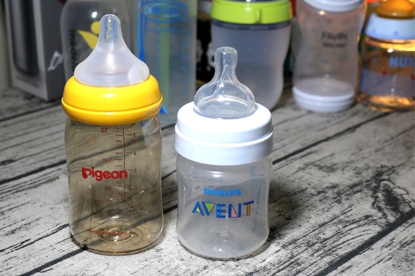 So sánh bình sữa Avent và Pigeon loại nào dùng cho trẻ sơ sinh tốt hơn ?