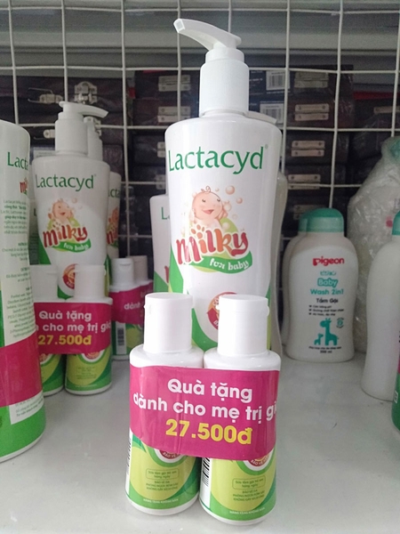 Sữa tắm gội lactacyd milky 500ml có vòi (tặng quà)