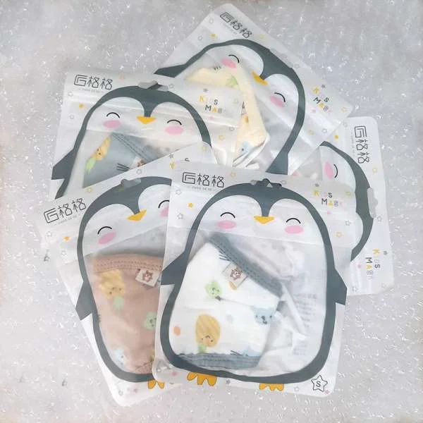 khau-trang-em-be-vai-xo-6-lop-5