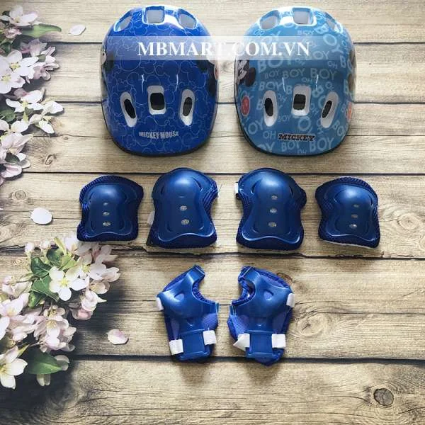 mu-bao-hiem-tre-em-va-bo-bao-ho-chan-tay-cho-be-10