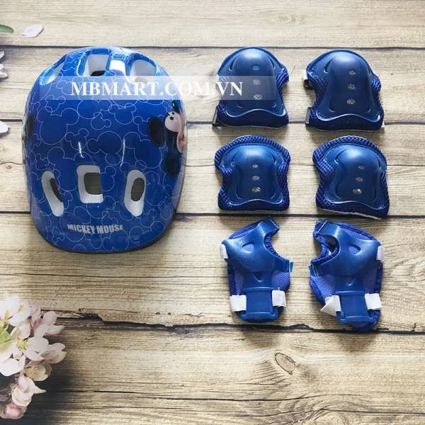 mu-bao-hiem-tre-em-va-bo-bao-ho-chan-tay-cho-be-7