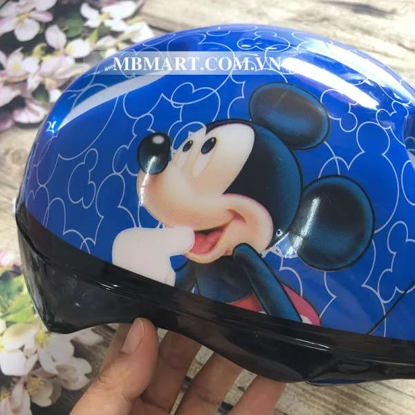 mu-bao-hiem-tre-em-va-bo-bao-ho-chan-tay-cho-be-8