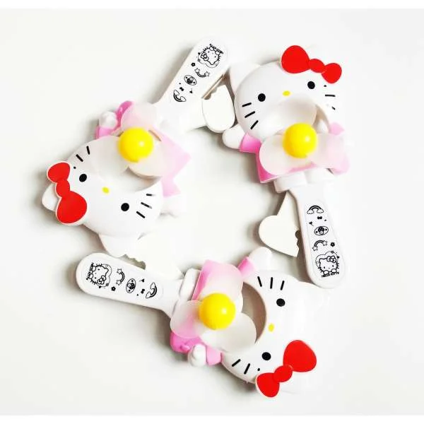quat-cam-tay-hello-kitty1