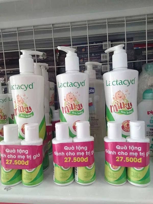 sua-tam-goi-lactacyd-milky-500ml-co-voi-01