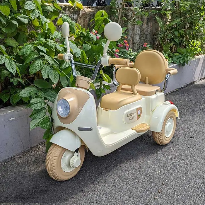 xe-may-dien-doi-vespa-3